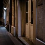 découvrez les signes utilisés par les cambrioleurs roumains, apprenez à reconnaître ces symboles et protégez efficacement votre domicile contre les intrusions.