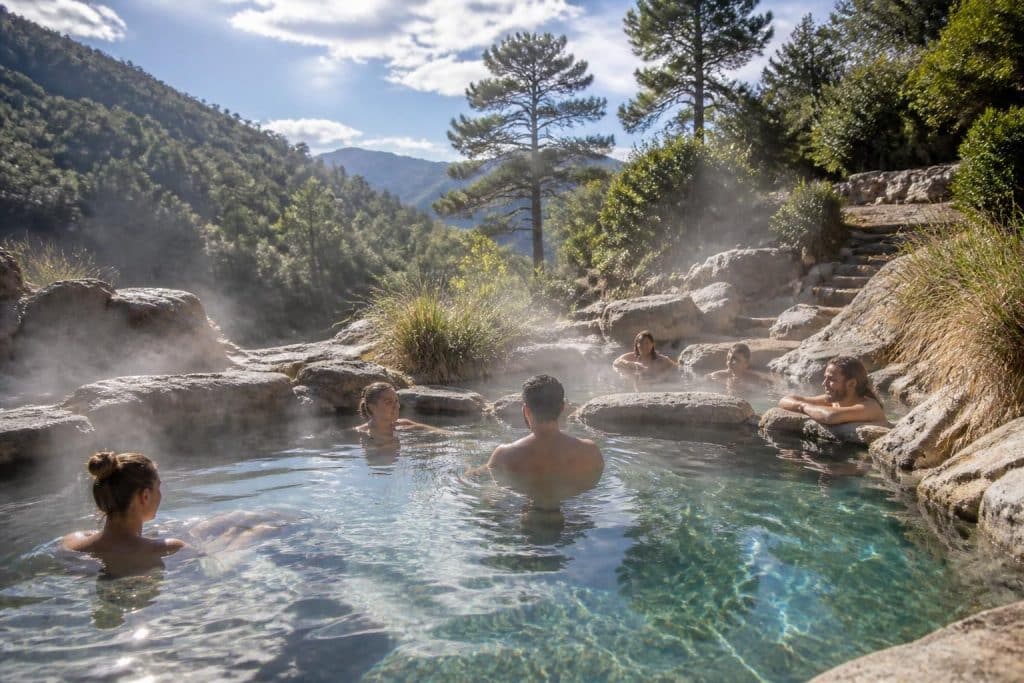 découvrez les bain de guitera en corse, des sources thermales naturelles offrant des bienfaits relaxants et thérapeutiques dans un cadre exceptionnel.