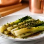 découvrez notre recette simple et raffinée de poireaux vinaigrette gastronomique, idéale pour un repas élégant et savoureux.