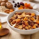 découvrez notre recette de granola maison, healthy, croustillant et facile à préparer pour un petit-déjeuner sain et gourmand.